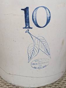 lot 35 image: Red Wing 10 Gallon Birch Leaf Crock
