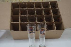 lot 199 image: Miller Lite Steelers 16oz Glasses