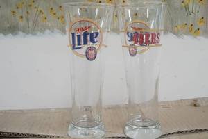 lot 208 image: Miller Lite 49ers 16oz Glasses