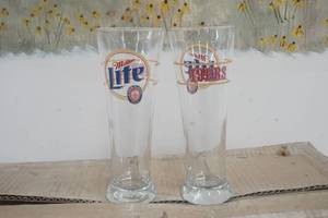lot 210 image: Miller Lite 49ers 16oz Glasses