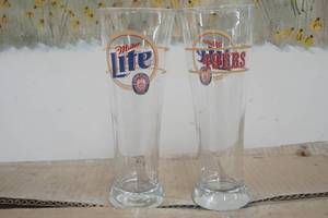 lot 211 image: Miller Lite 49ers 16oz Glasses