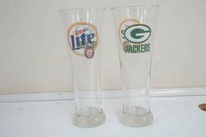 lot 230 image: Miller Lite NFL Packers 16 oz. glasses