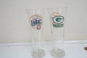 lot 231 image: Miller Lite NFL Packers 16 oz. glasses