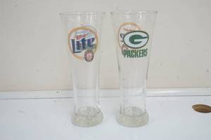 lot 236 image: Miller Lite NFL Packers 16 oz. glasses