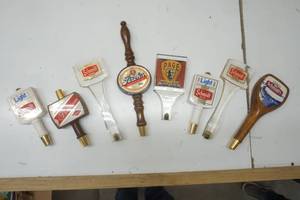 lot 292 image: Lot of vintage keg tap handles