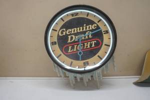 lot 330 image: Genuine Draft Light neon lighted clock