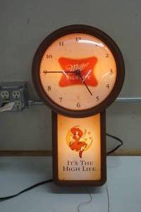 lot 332 image: Miller High Life lighted clock