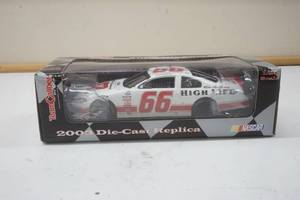 lot 342 image: 2005 Die Cast High Life car