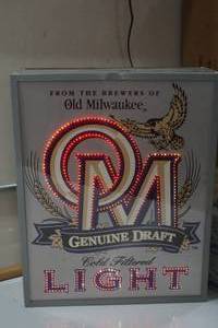 lot 359 image: Old Milwaukee Genuine Draft Cold Filter Light
