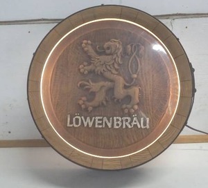 lot 399 image: Lowenbrau Barrel Head Lighted Wall Display