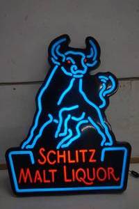 lot 405 image: Schlitz Malt Liquor Lighted Sign