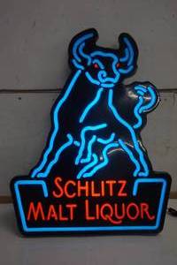 lot 406 image: Schlitz Malt Liquor Lighted Sign
