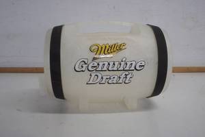 lot 428 image: Miller Genuine Draft 64oz Ice Keg