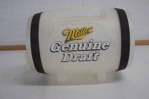 lot 435 image: Miller Genuine Draft 64oz Ice Keg