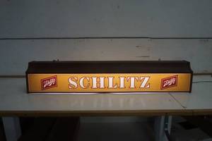lot 445 image: Schlitz Pool Table Lighted Sign