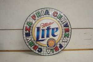 lot 629 image: Miller Lite Cerveza FRIA