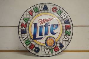 lot 630 image: Miller Lite Cerveza FRIA