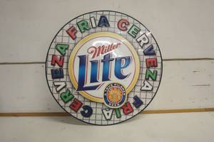 lot 631 image: Miller Lite Cerveza FRIA