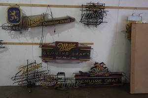 lot 798 image: 7 -Neon Sign Displays (need repair)