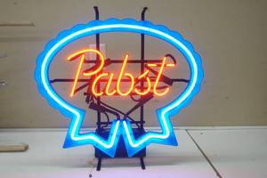 lot 3 image: Pabst Neon Bear Sign 21x21
