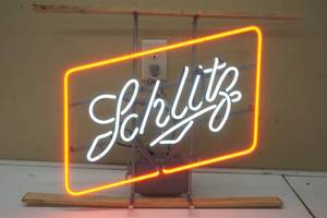 lot 4 image: Schlitz Neon Beer Sign 19x16