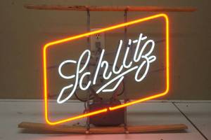 lot 5 image: Schlitz Neon Beer Sign 19x16