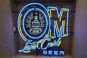 lot 8 image: Old Milwaukee Low Garb Beer Neon Beer Sign 29 Wide