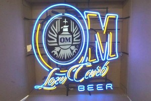 lot 10 image: Old Milwaukee Low Garb Beer Neon Beer Sign 29 Wide