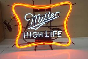 lot 21 image: Miller High Life Neon Beer Sign 22 x 17