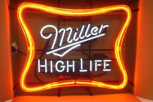 lot 22 image: Miller High Life Neon Beer Sign 22 x 17