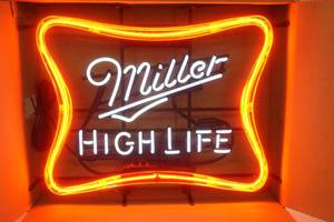 lot 23 image: Miller High Life Neon Beer Sign 22 x 17