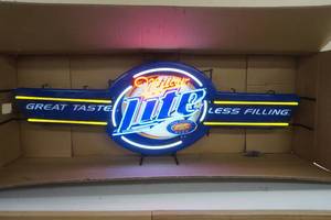 lot 26 image: Miller Lite Neon Beer Sign 61 x 21
