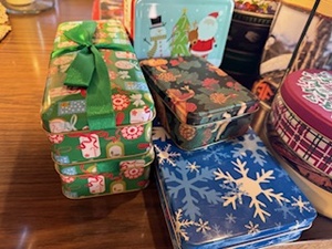 lot 52 image: Thirteen Collector Tins