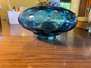 lot 55 image: Beautiful Vintage Lamp Globe - 10 Diameter
