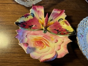 lot 41 image: Glass Serving Tray and Decorative Plates