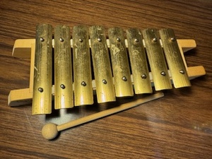 lot 62 image: European Crafted Collectibles - Auris Sweden for Woodstock Chimes and Decorative Tin from Holland