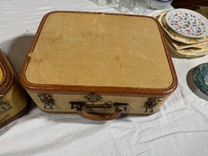 lot 90 image: Pair of Vintage Suitcases (15 x 12 x 6)