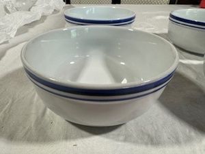 lot 92 image: Set of Four Pottery Barn Bowls