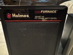 lot 135 image: Two Small Holmes Space Heaters Holmes Insta Furnace 1500 Watt and Holmes Twin Ceramic