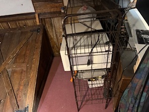 lot 185 image: Shelf with Microwaves, Roaster and more