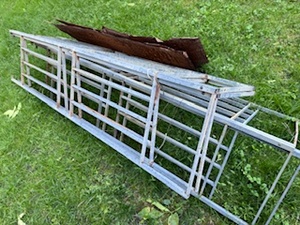 lot 201 image: Misc Metal - Trellises, Bed Frame and Tin Pieces