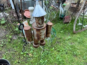 lot 202 image: Yard Ornaments