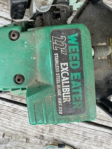 lot 8 image: Weedeater Gas Hedge Trimmer 22 Excalibur Stainless Steel Blade GHT 220