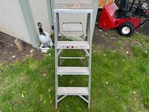 lot 13 image: Three Step Aluminum Ladder