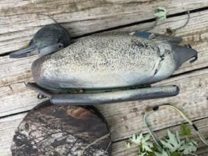 lot 14 image: Hunting Decoy and Cushioned Camouflage Bucket Seat