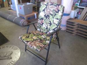 lot 413 image: (BR1) Padded Folding Portable Chair...