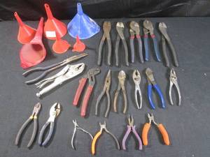 lot 421 image: (BS) Assorted Hand Tools and Funnels