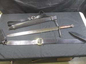 lot 1 image: (RMC) European Broadsword - Hand And A Half Broadsword - Maker Howard Clark, Morgan Valley Forge, Runnel Iowa - 1086 Modified Steel, All Hammered To Shape, Only Grinding Was Edge - Walnut Handle, Including Quillon & Pommel  2 Scabbards 