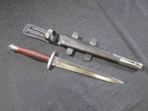 lot 12 image: (EW5) Fairbain  Sykes Dagger Replica - Maker Francisco Muci - FMK Damascus Blade, Turned Handle - Includes Stand For Display - Valued At $1,500   Dagger 12 34 Overall Length
