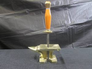 lot 20 image: (CNTR) Square Bladed Dagger in Gold Colored Anvil - Damascus Blade - No Sheath - Valued At $100 -  9 12 Overall Length